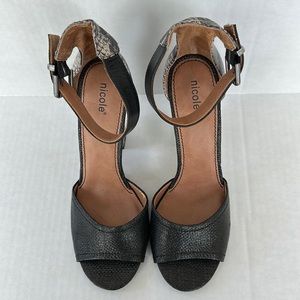Size 9 Black/faux snakeskin heel
